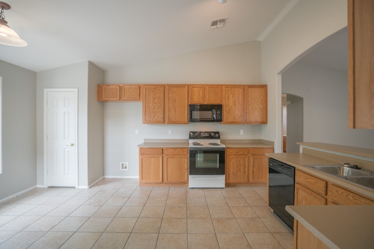 Photo 7 of 21 - 16610 W Marconi Ave, Surprise, AZ 85388