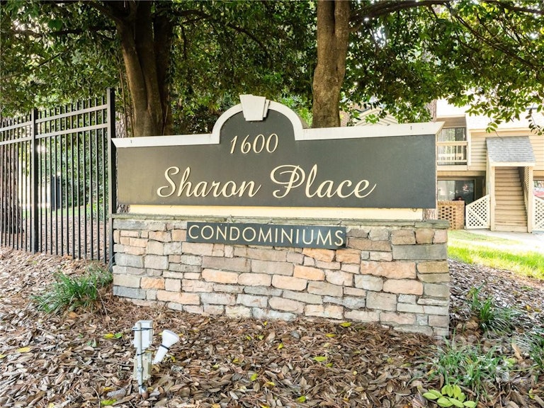 Photo 29 of 35 - 1600 Sharon Rd W #7, Charlotte, NC 28210