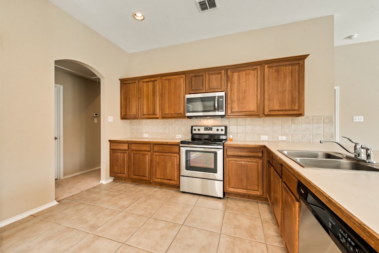 Photo 2 of 24 - 305 Mystic River Trl, Fort Worth, TX 76131