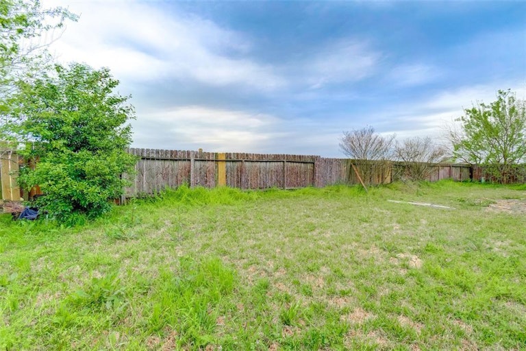 Photo 18 of 18 - 16807 Mission Ridge Ln, Houston, TX 77073
