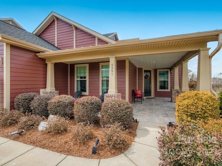Photo 4 of 48 - 5591 Elk Knob Ct, Denver, NC 28037