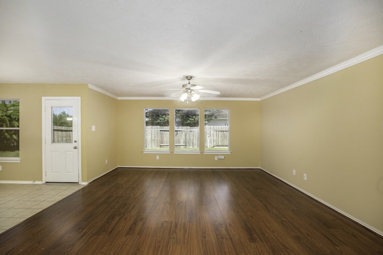 Photo 7 of 17 - 15022 Sunset Villa Ct, Humble, TX 77396