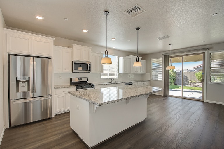 Photo 4 of 34 - 6025 Belfast Way, Roseville, CA 95747