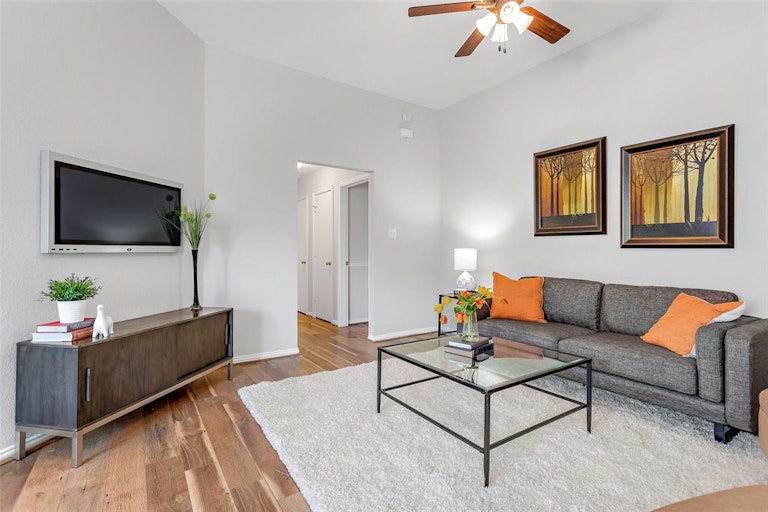 Photo 5 of 22 - 1603 Myrtle Dr, Little Elm, TX 75068