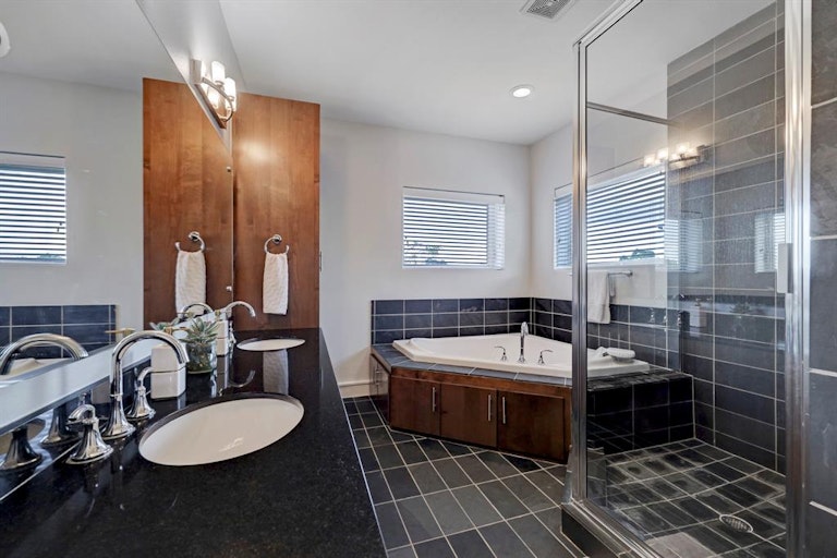 Photo 18 of 20 - 827 W 25th St Unit B, Houston, TX 77008