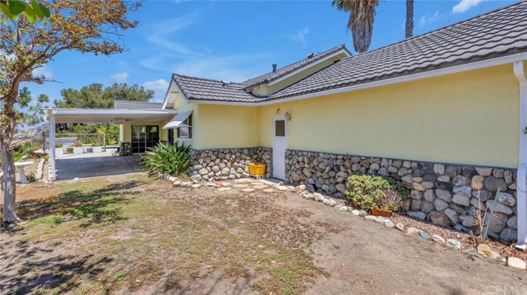 Photo 21 of 32 - 8747 Oland Dr, Sun Valley, CA 91352