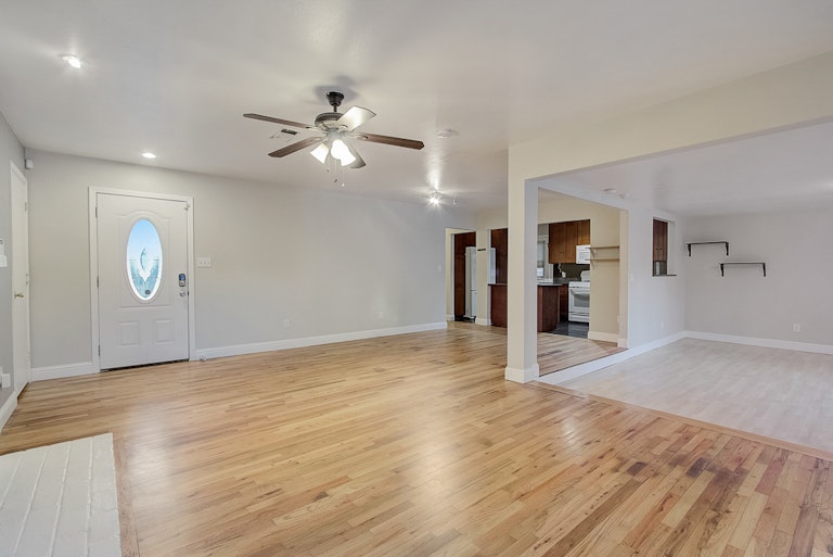 Photo 16 of 32 - 8146 Lichen Dr, Citrus Heights, CA 95621
