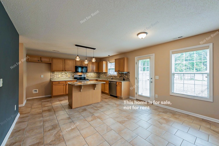 Photo 9 of 24 - 4112 Amber Stone Way, Durham, NC 27704