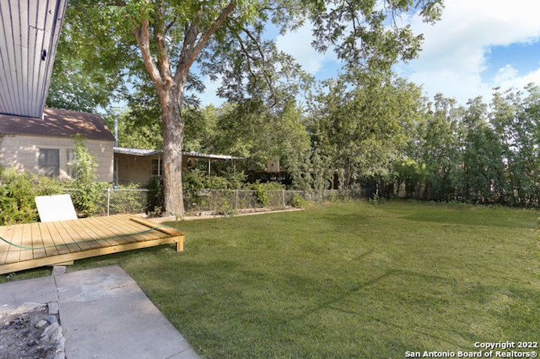 Photo 22 of 34 - 1511 Texas Ave, San Antonio, TX 78201