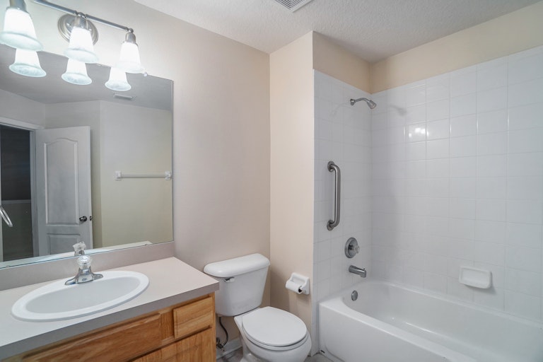 Photo 11 of 13 - 8364 72nd St E, Bradenton, FL 34201