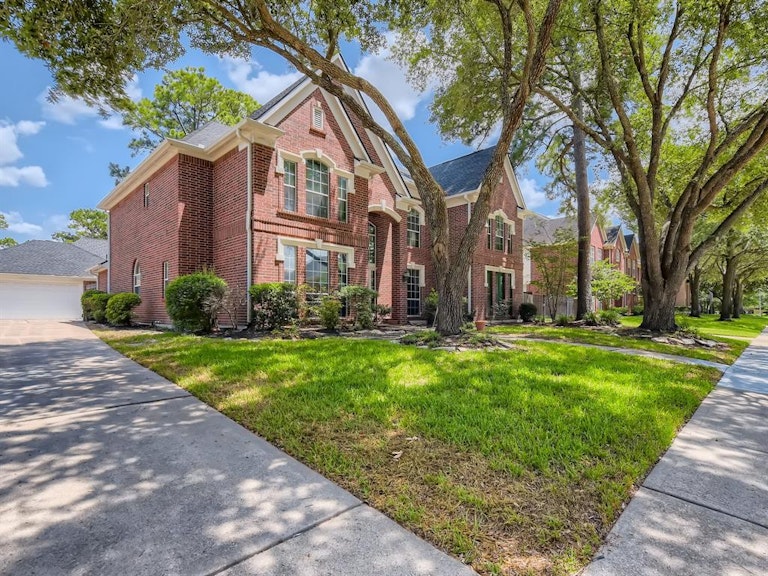 Photo 3 of 28 - 13518 Greenwood Manor Dr, Cypress, TX 77429