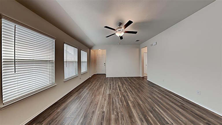 Photo 4 of 13 - 4014 Villawood Trl, Forney, TX 75126