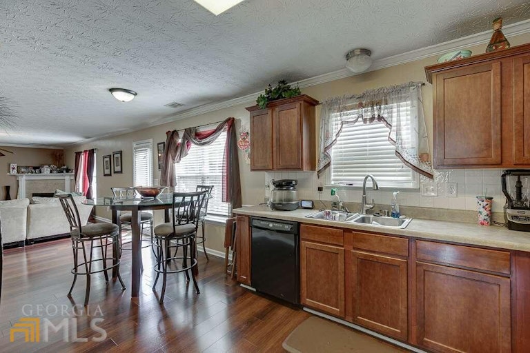 Photo 14 of 41 - 3248 Meadow Point Dr, Snellville, GA 30039