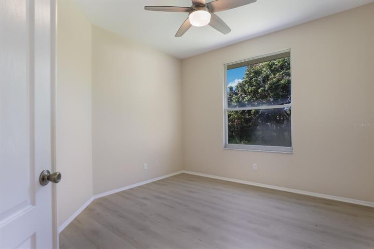 Photo 14 of 28 - 5706 Stone Pointe Dr, Sarasota, FL 34233