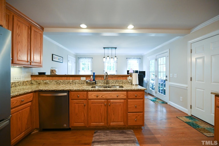 Photo 11 of 40 - 142 Mill Branch Cir, Fuquay Varina, NC 27526