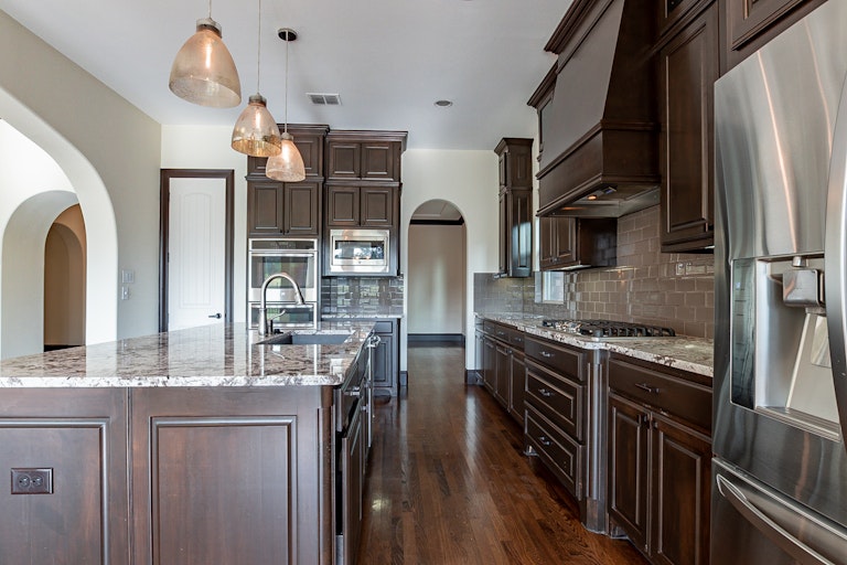Photo 8 of 28 - 723 Brookstone Dr, Irving, TX 75039