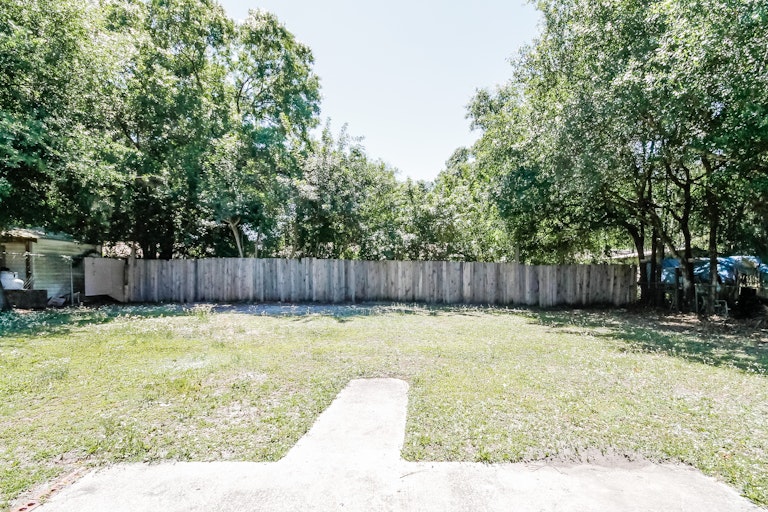 Photo 23 of 25 - 3611 Danny Bryan Blvd, Tampa, FL 33619