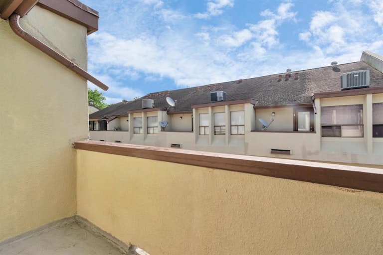 Photo 18 of 33 - 2409 Bering Dr #6, Houston, TX 77057