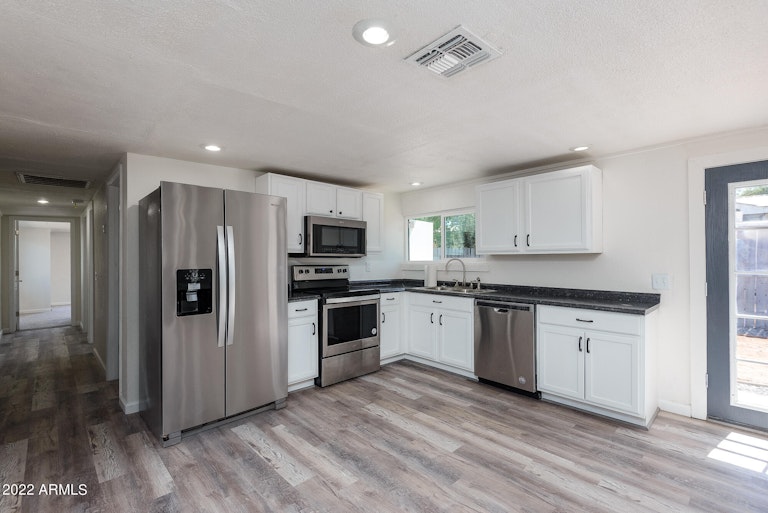 Photo 4 of 24 - 45386 W Hathaway Ave, Maricopa, AZ 85139