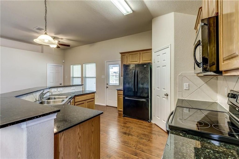 Photo 12 of 33 - 10045 Pronghorn Ln, Fort Worth, TX 76108