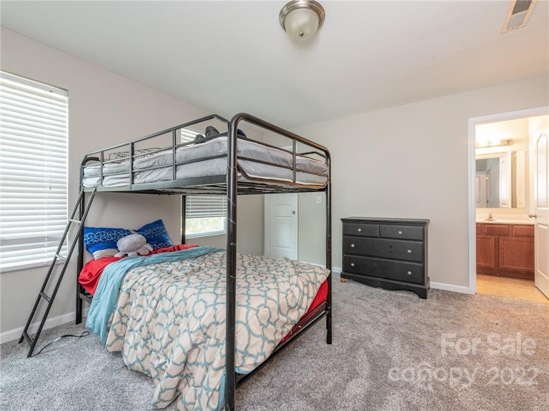 Photo 7 of 35 - 926 Corvus Ct, Charlotte, NC 28216