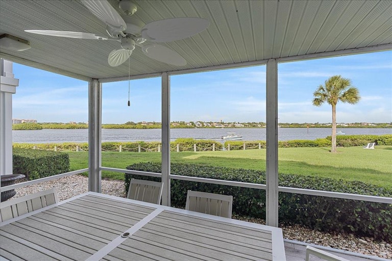Photo 24 of 44 - 1360 Siesta Bayside Dr #1360-D, Sarasota, FL 34242