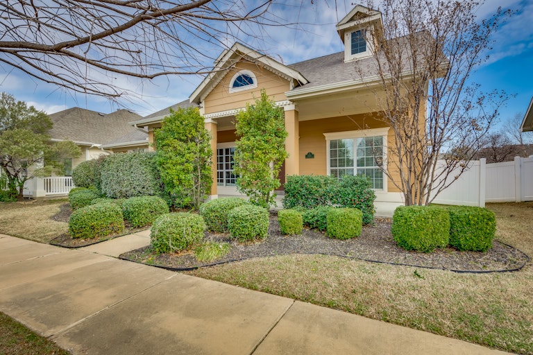 Photo 6 of 24 - 1226 Long Leaf Dr, Savannah, TX 76227