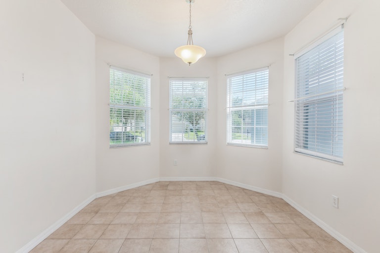 Photo 8 of 17 - 8443 Carriage Pointe Dr, Gibsonton, FL 33534