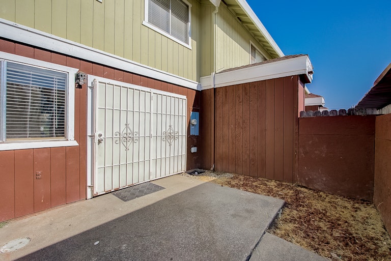 Photo 35 of 39 - 7572 Burgoyne Ln, Sacramento, CA 95823
