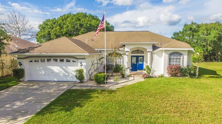Photo 2 of 25 - 1745 Pembrooke Way, Lutz, FL 33549