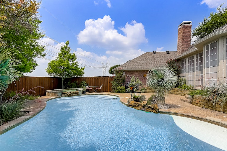 Photo 17 of 50 - 835 Pelican Ln, Coppell, TX 75019