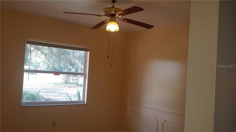 Photo 9 of 22 - 1815 Lithia Pinecrest Rd, Valrico, FL 33596