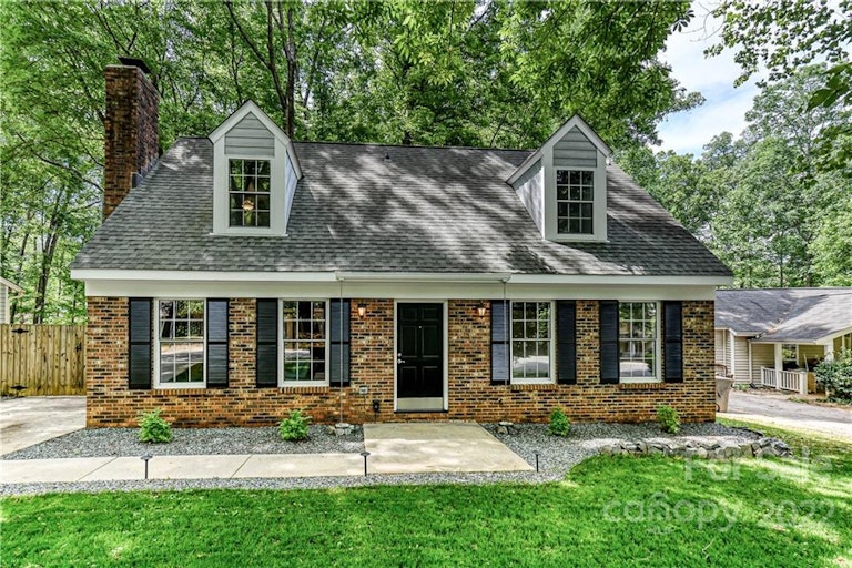 Photo 1 of 19 - 10012 Topeka Dr, Mint Hill, NC 28227