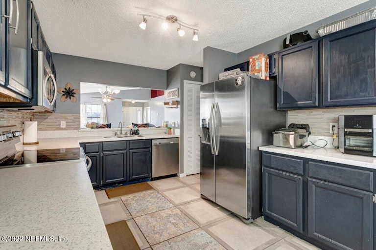 Photo 14 of 42 - 11981 Harbour Cove Dr S, Jacksonville, FL 32225