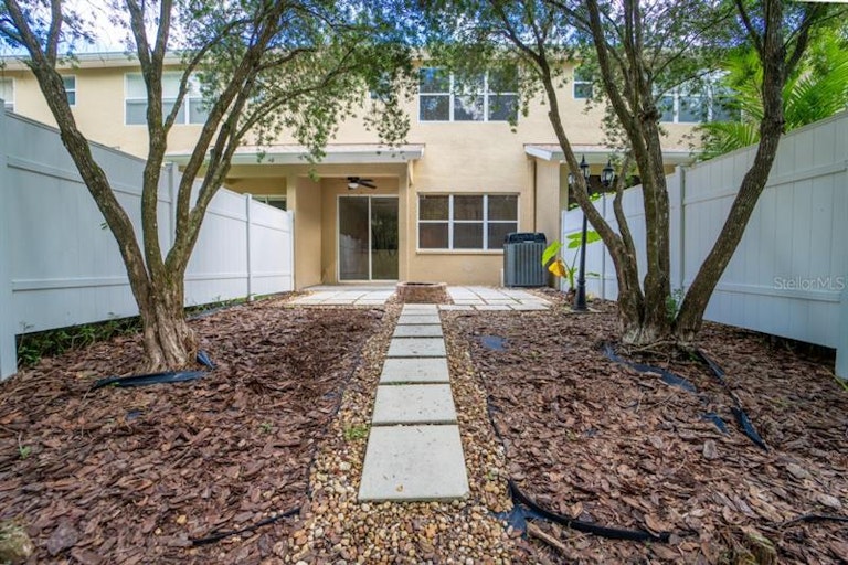 Photo 40 of 71 - 8105 Stone Leaf Ln, Tampa, FL 33647