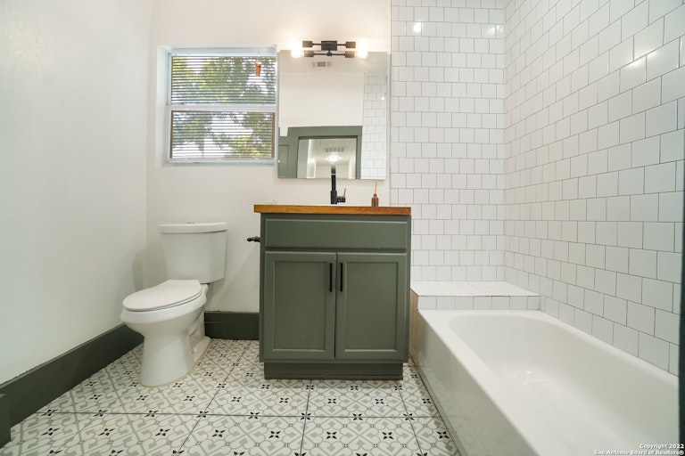 Photo 18 of 21 - 850 Hammond Ave, San Antonio, TX 78210