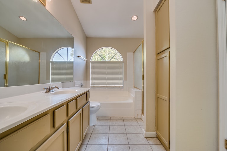 Photo 14 of 23 - 4302 E Windmere Dr, Phoenix, AZ 85048