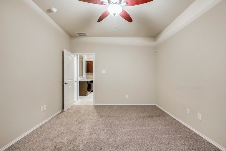 Photo 13 of 27 - 8436 Gentian Dr, Fort Worth, TX 76123