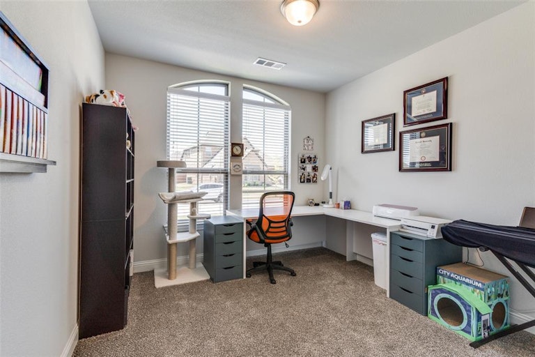 Photo 23 of 33 - 2404 Carrington Dr, Mansfield, TX 76063