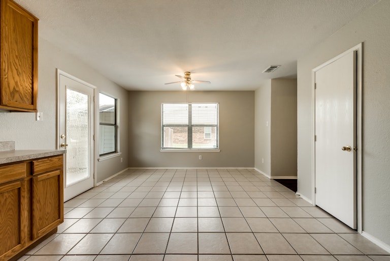 Photo 11 of 34 - 3602 Hawthorne Trl, Rockwall, TX 75032