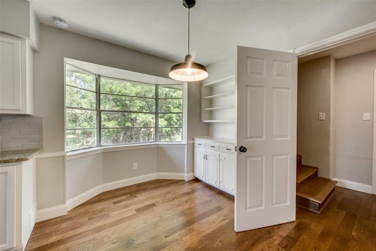 Photo 6 of 18 - 820 Ray Andra Dr, Desoto, TX 75115