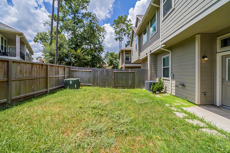 Photo 29 of 32 - 12426 Alora Bluff Trl, Humble, TX 77346