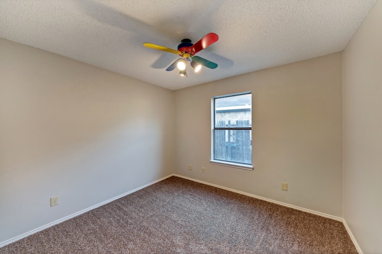 Photo 20 of 24 - 6944 Bentley Ave, Fort Worth, TX 76137