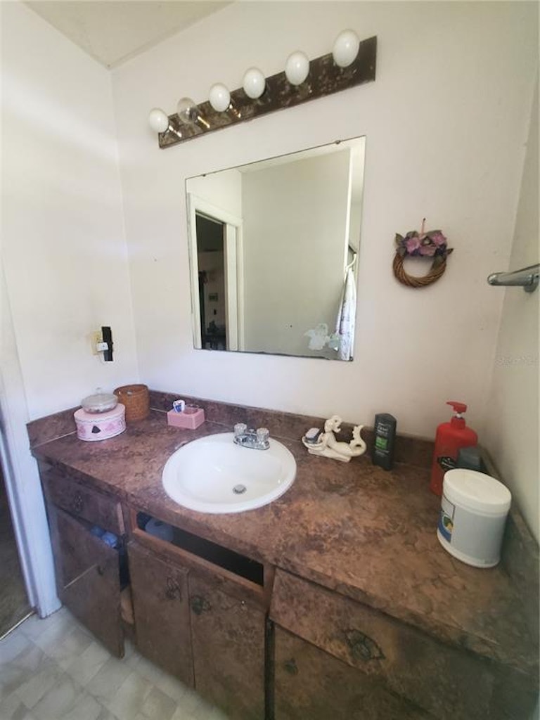 Photo 38 of 77 - 1610 W Knollwood St, Tampa, FL 33604