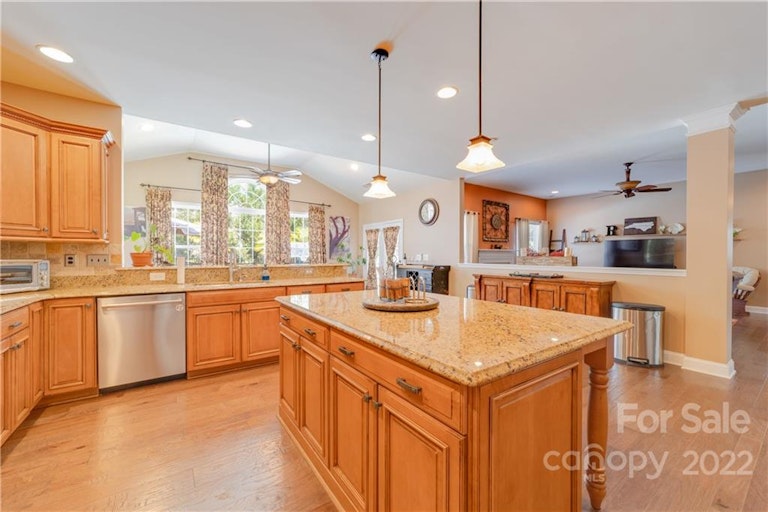 Photo 11 of 32 - 7808 Whisperingwood Dr, Harrisburg, NC 28075