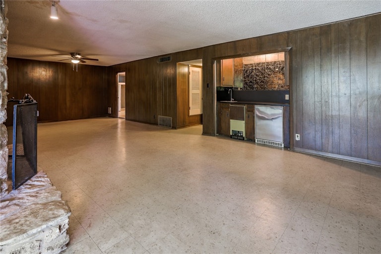 Photo 20 of 40 - 4905 Crestway Dr, Austin, TX 78731