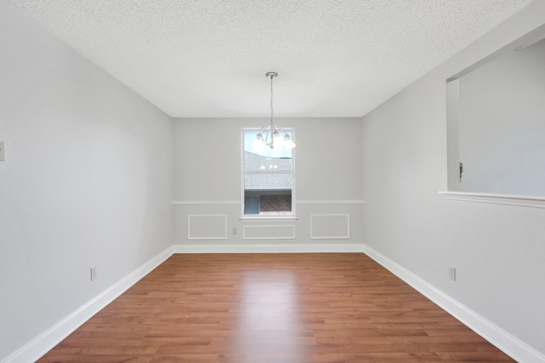 Photo 9 of 25 - 10605 Cobblestone Dr, Benbrook, TX 76126