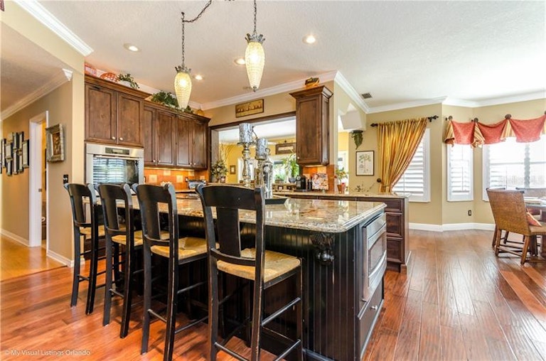 Photo 12 of 25 - 8918 Jonathan Manor Dr, Orlando, FL 32819