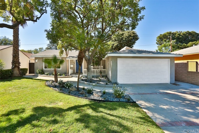 Photo 35 of 36 - 4211 W Woodland Ave, Burbank, CA 91505