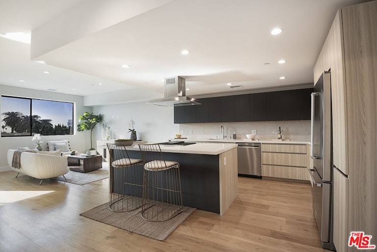 Photo 6 of 23 - 1806 N Gramercy Pl Unit PH2, Los Angeles, CA 90028